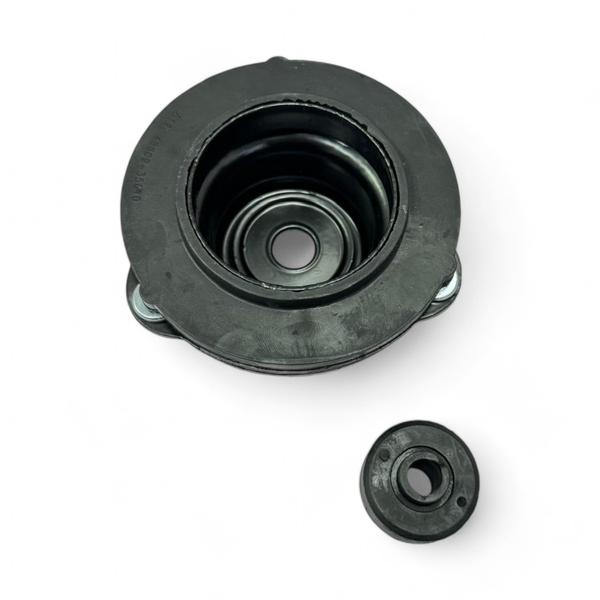 CAZOLETA DE AMORTIGUADOR DELANTERO HILUX/SW4 2005-